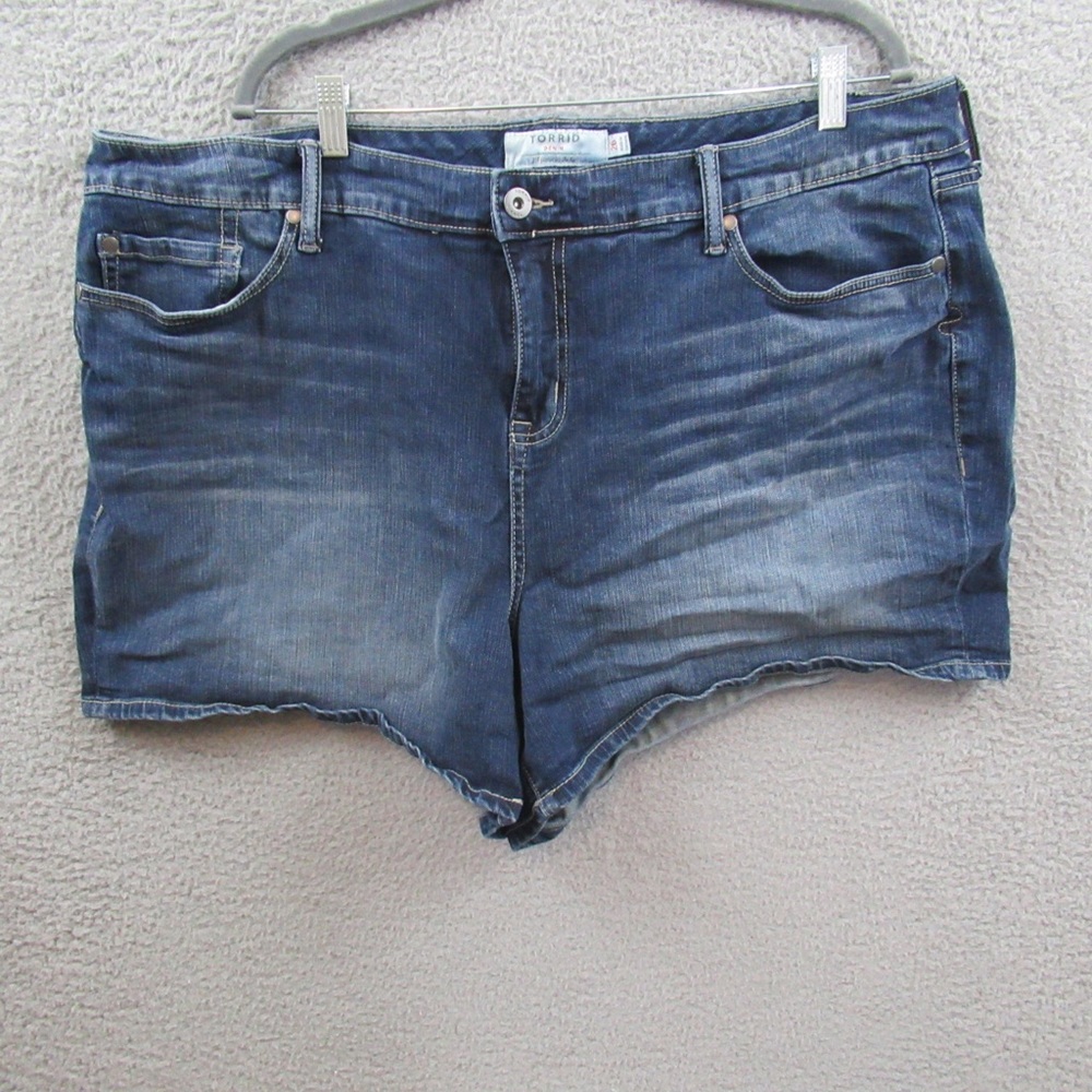 Torrid Womens Shorts Plus Size 26 Blue Jean Denim Mid Rise Shortie 5" Inseam